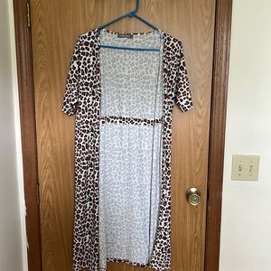 Jamby Styles Size Large Lightweight Cardigan Leopard Print